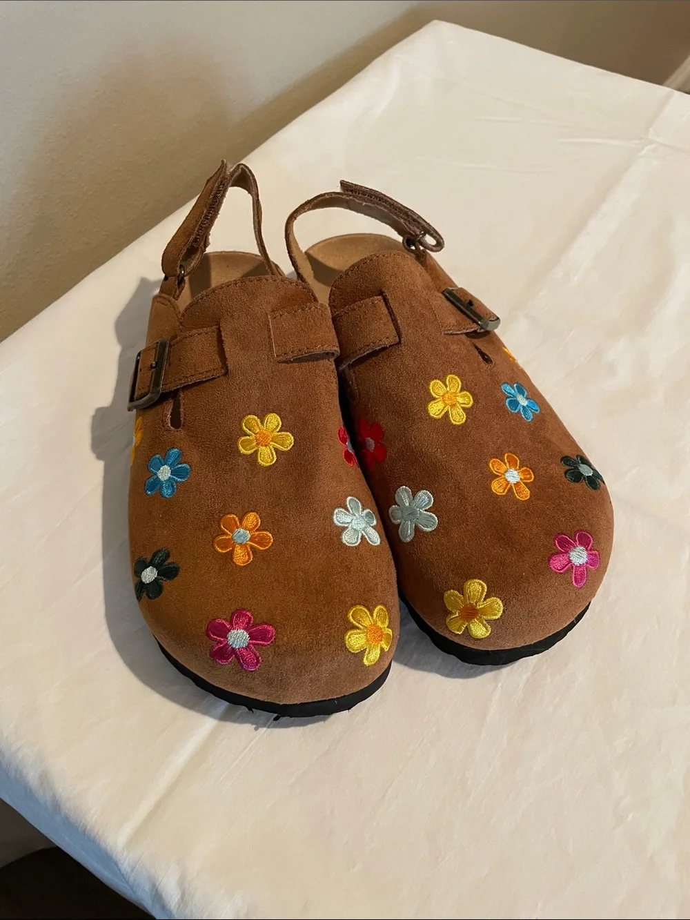 White Mountain Footbeds Kids Brown Suede Floral Embroidered Sandals